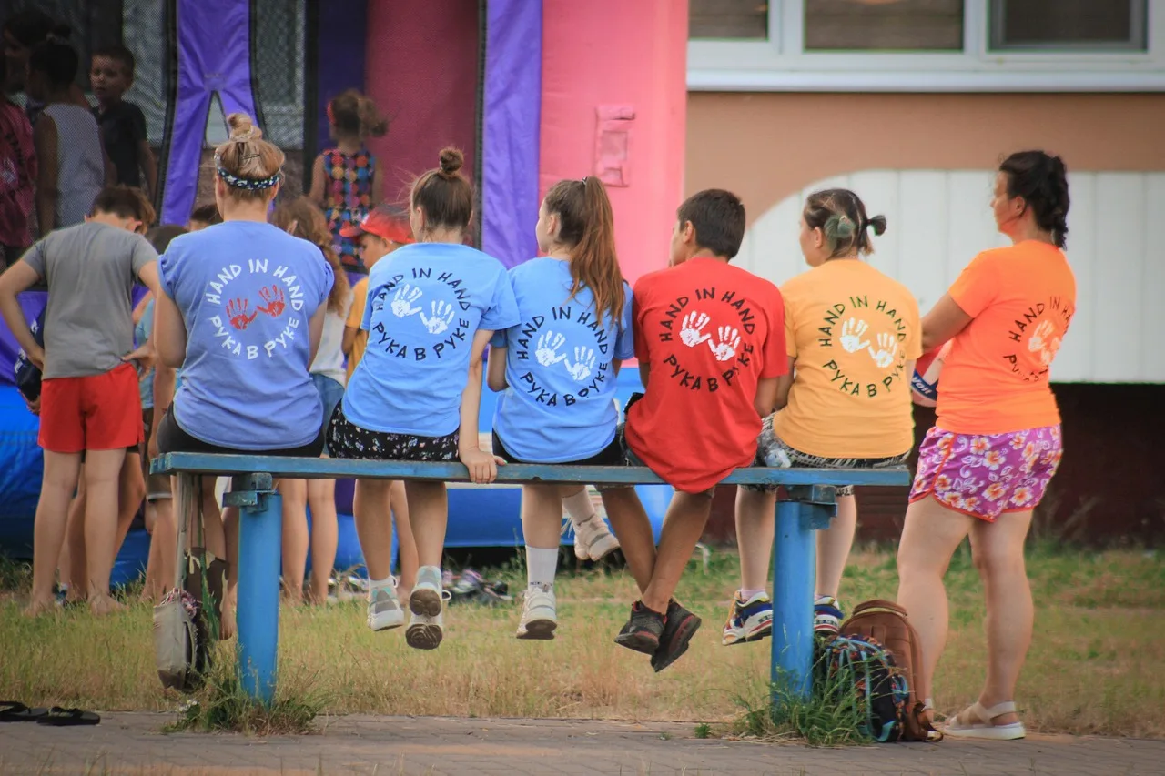 team, group, friends, bench, hand in hand, non-profit, non-profit, non-profit, non-profit, non-profit, non-profit